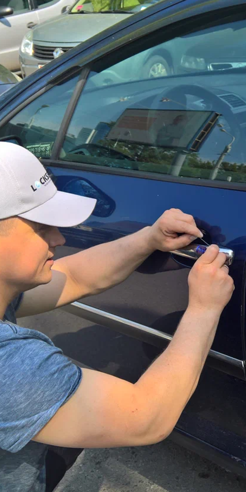 Low-Cost Car Locksmith for Key Replacement