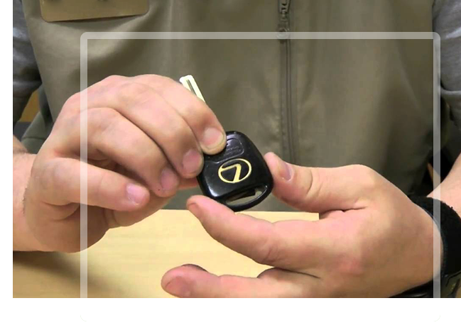 San Antonio locksmith unlocking a Lexus during an emergency lockout