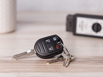 Car locksmith offering auto key replacement in Leon Valley, TX